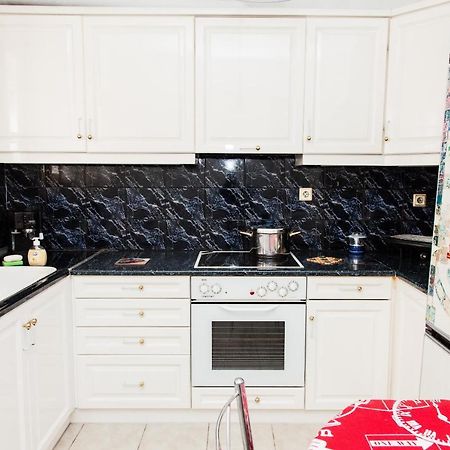 Sunny Apartment Near Metro Station Афіни Екстер'єр фото